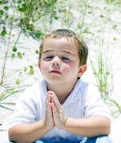 praying little boy